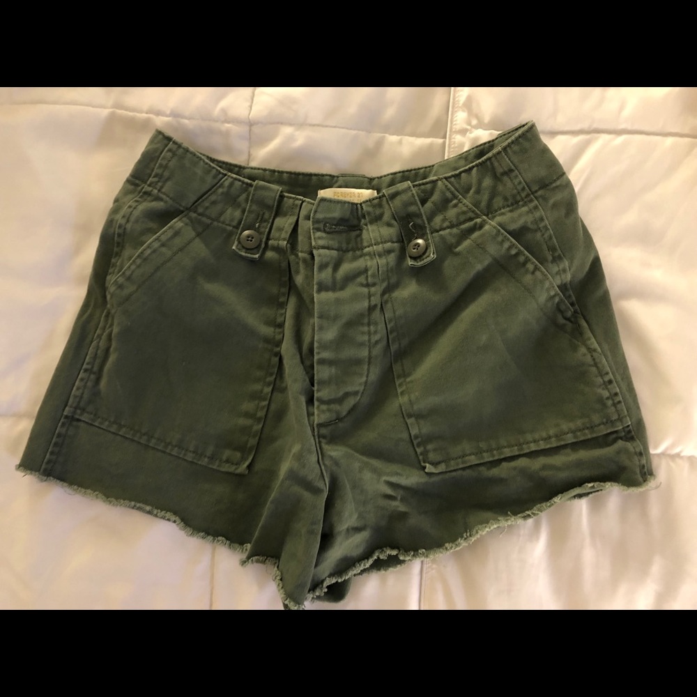 Cute olive military shorts only worn few times